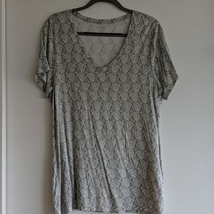 Apt-9 modern essentials woman's v-neck